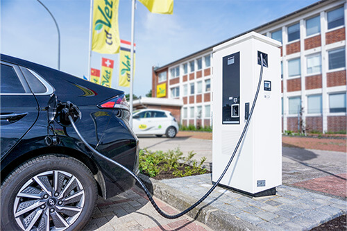 E-Tankstelle_2022_500x333px Maschine, Leichtmetallfelge, Rad, Gaspumpe, Pumpe