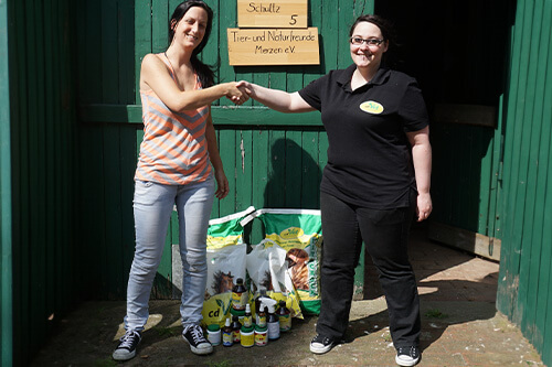 Spenden_1_2016_500x333px Hosen, Schuh, Person, Portrait, T-shirt
